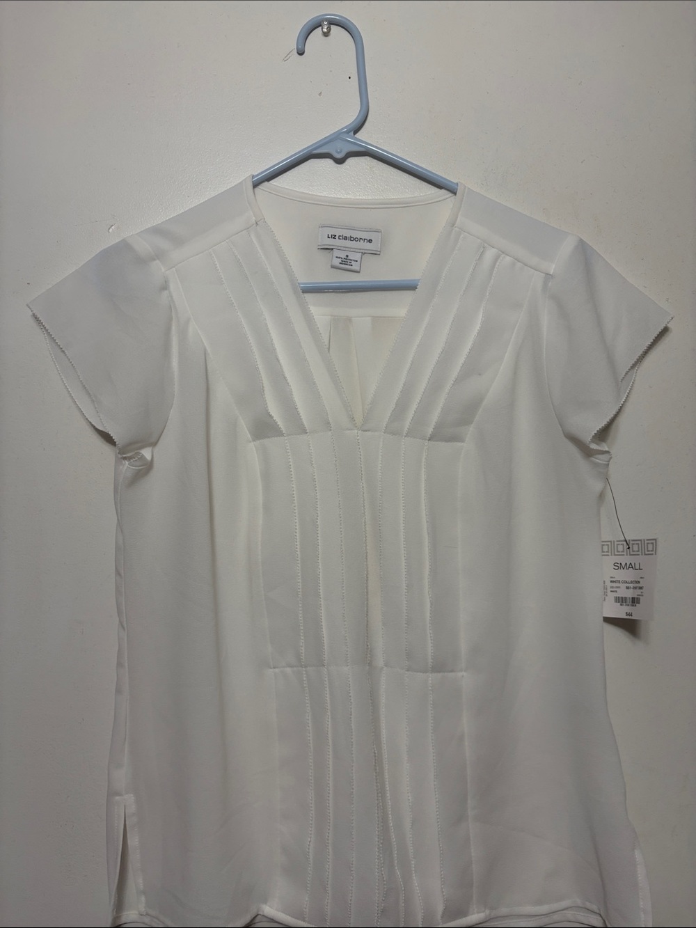 Liz Claiborne Cream V-Neck Pleated Front Top